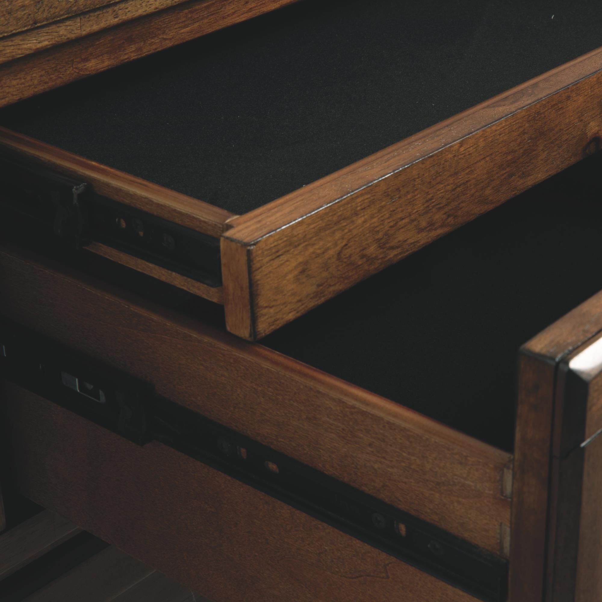 Signature Design by Ashley Flynnter 7 Drawer Dresser in Medium Brown, , large